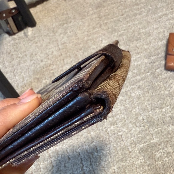 Gucci Brown Monogram Compact Wallet - Picture 5 of 10